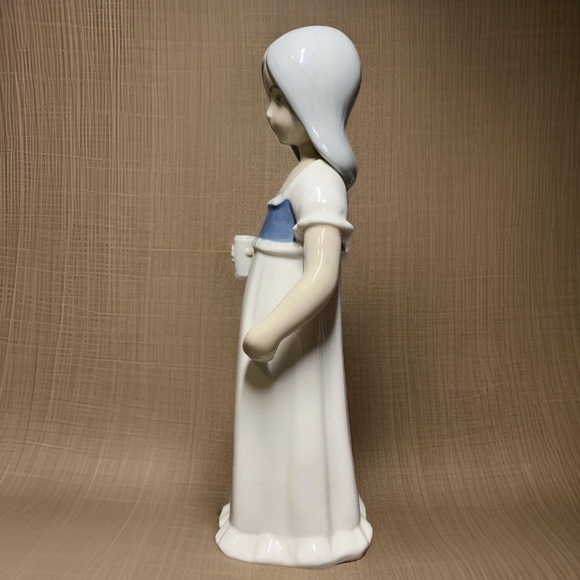 Vintage Rex Valencia Spain D’Avila Porcelain Young Girl In Nightgown Figurine - Picture 3 of 6
